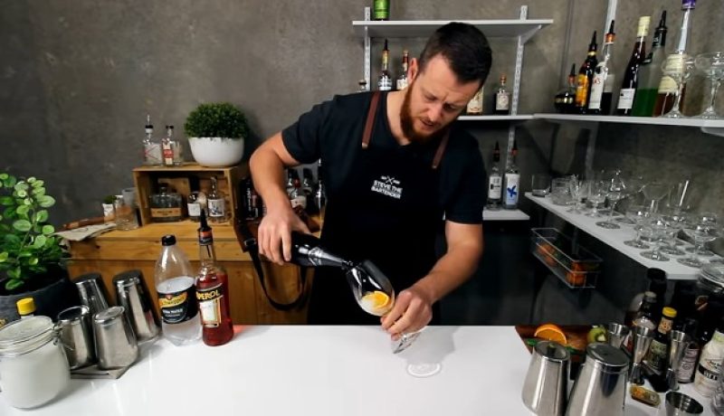 How to make an Aperol Spritz - WAYS(0)
